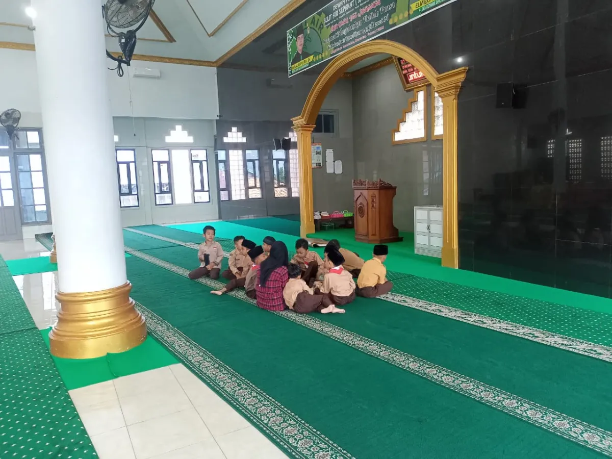 Rutinitas Ramadan: Siswa SDIT Darussalam Awali Pembelajaran dengan Sholat Duha dan Dzikir Pagi