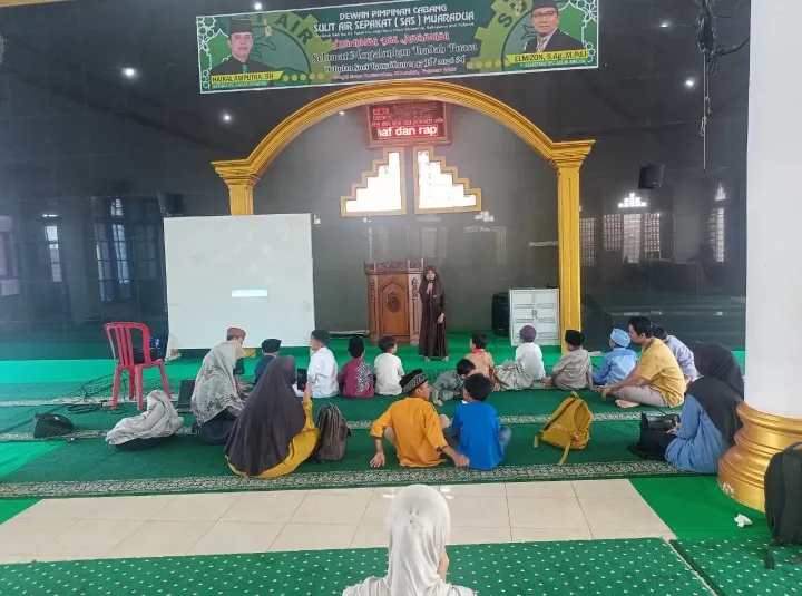 Semarak Pesantren Ramadhan: Siswa SDIT dan Santri TPA Darussalam Ikuti Pembinaan Keagamaan di Masjid Surya Darussalam