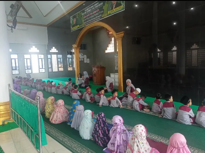 Semarak Ramadhan: RA dan PAUD Darussalam Laksanakan Dzikir dan Sholat Dhuha Bersama di Masjid Surya Darussalam