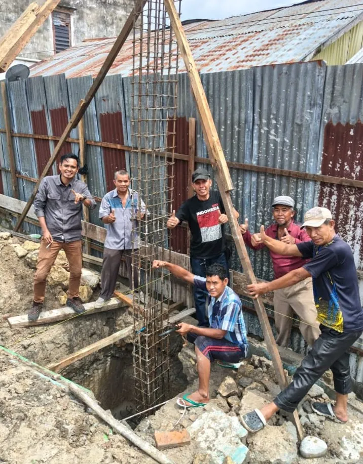 Pembangunan sarana SDIT Darussalam di Komplek Darussalam berlangsung dengan dukungan semangat kebersamaan dan gotong royong warga demi terwujudnya fasilitas pendidikan yang lebih baik.