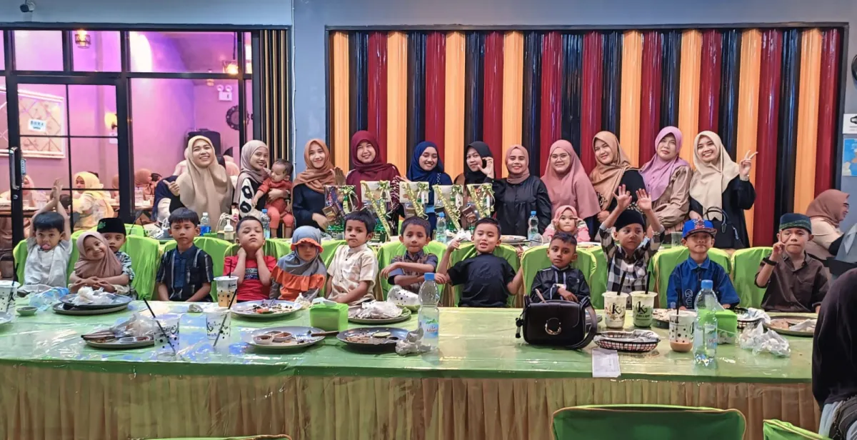 Kehangatan Iftar Keluarga Besar SDIT Darussalam