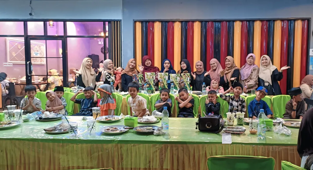 Kehangatan Iftar Keluarga Besar SDIT Darussalam