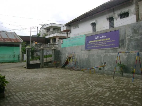 Halaman Bermain Lembaga Pendidikan Darussalam ( sebelah Selatan )